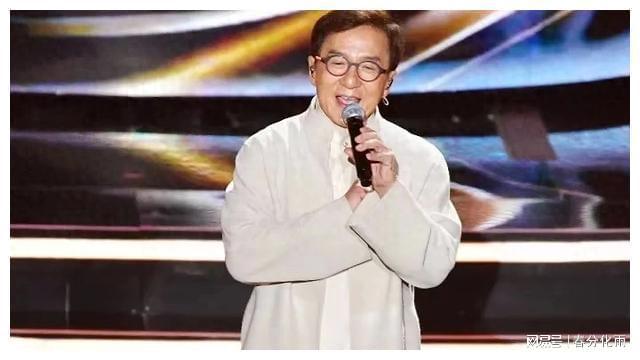 成龙电影生涯传奇：从醉拳到尖峰时刻的不懈追求与承诺
