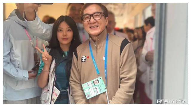 成龙动作喜剧_成龙的喜剧动作电影_成龙的电影风格：喜剧与动作的完美结合
