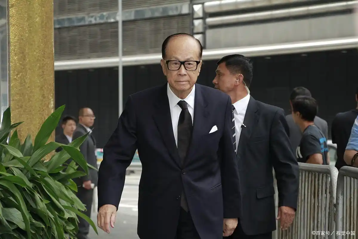 李嘉诚出售全球43座港口引争议 九旬商业巨擘的传奇人生与商业智慧
