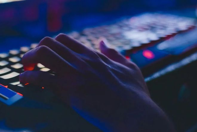 探索区块链技术在保险行业的应用：如何实现高效理赔与风险控制_基于区块链技术的保险服务平台_区块链在保险中的应用