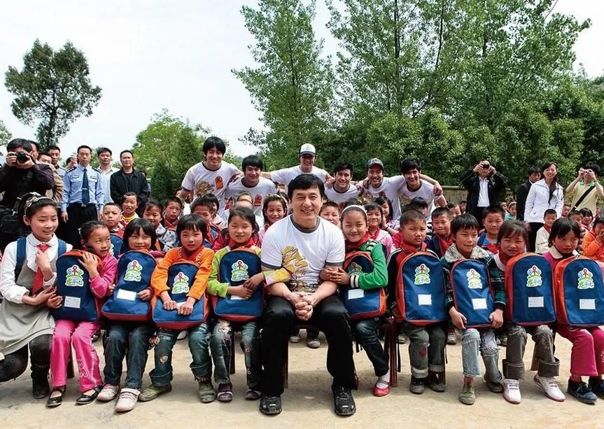 成龙经典视频_成龙精彩视频_成龙的经典片段回顾