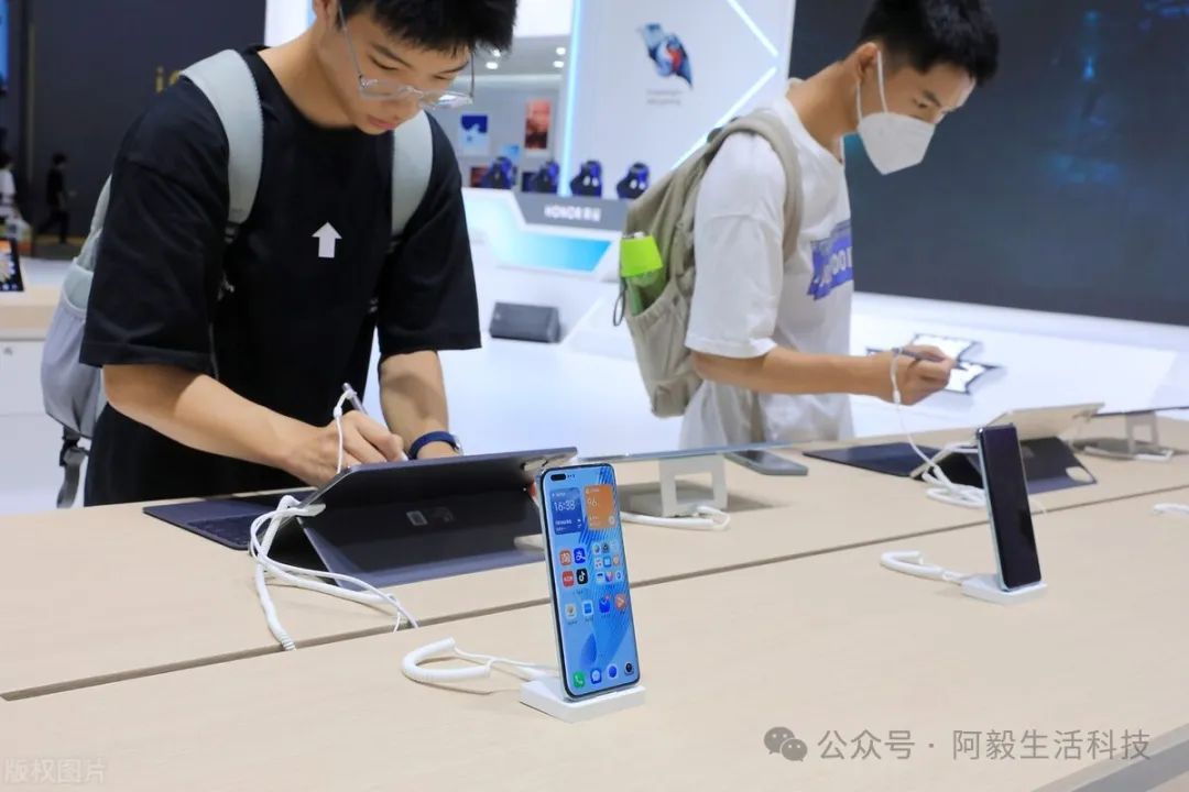 深度解析荣耀在智能手机市场的定位_荣耀系列产品定位_荣耀手机市场细分和市场定位