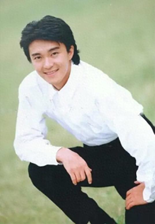 周星驰的成长故事_周星驰的成长故事与职业历程_周星驰成长经历