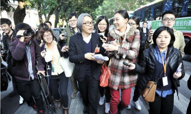 周星驰：经典永不过时，每次现身都能掀起热搜狂潮