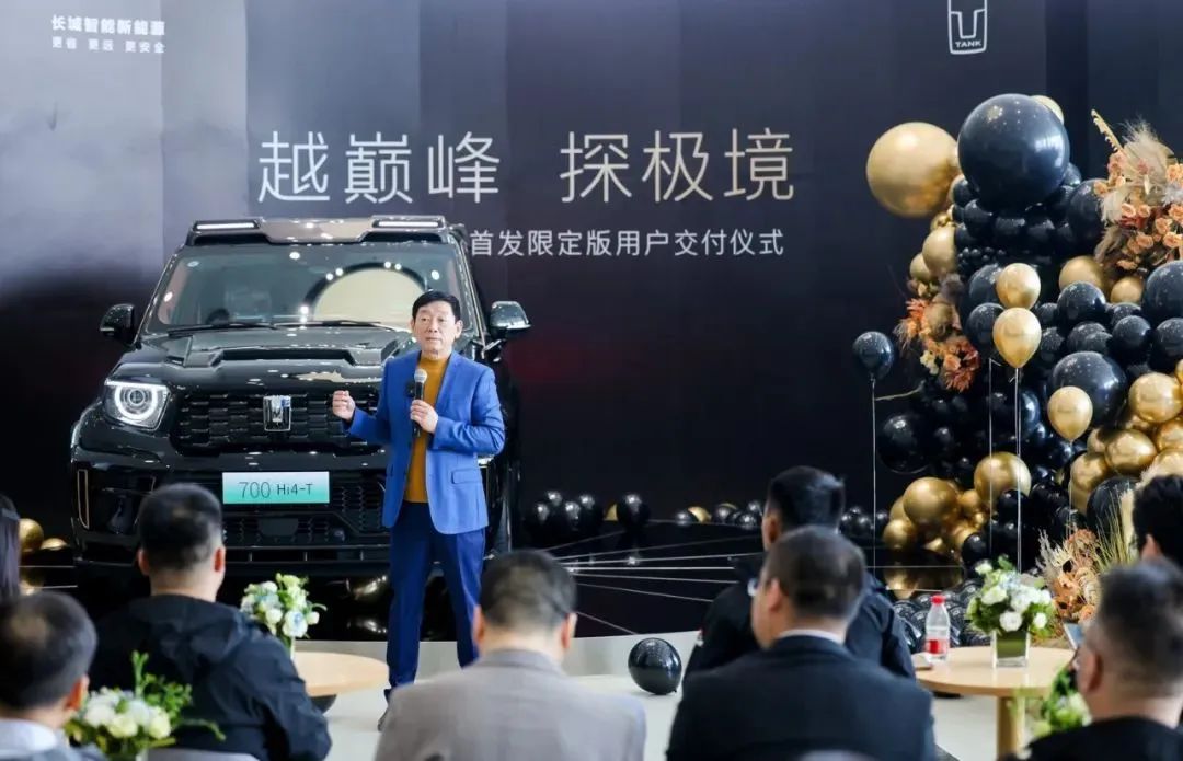 小米车载监控app_车身动态监控：小米汽车的智能技术_小米智能汽车视频