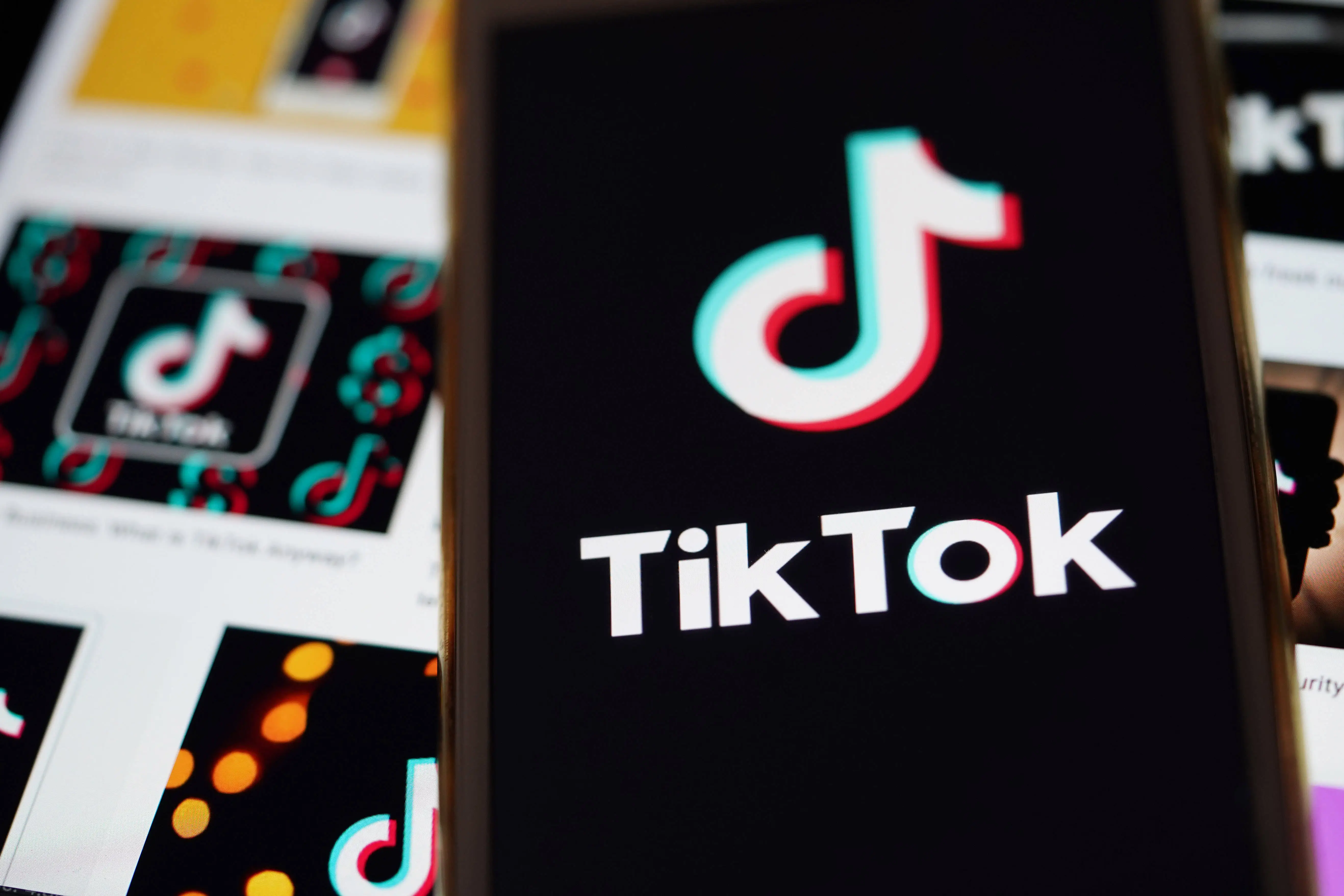 停止社交_停止社交的说说_TikTok停服背后的政策原因与市场反应，社交媒体面临的新挑战
