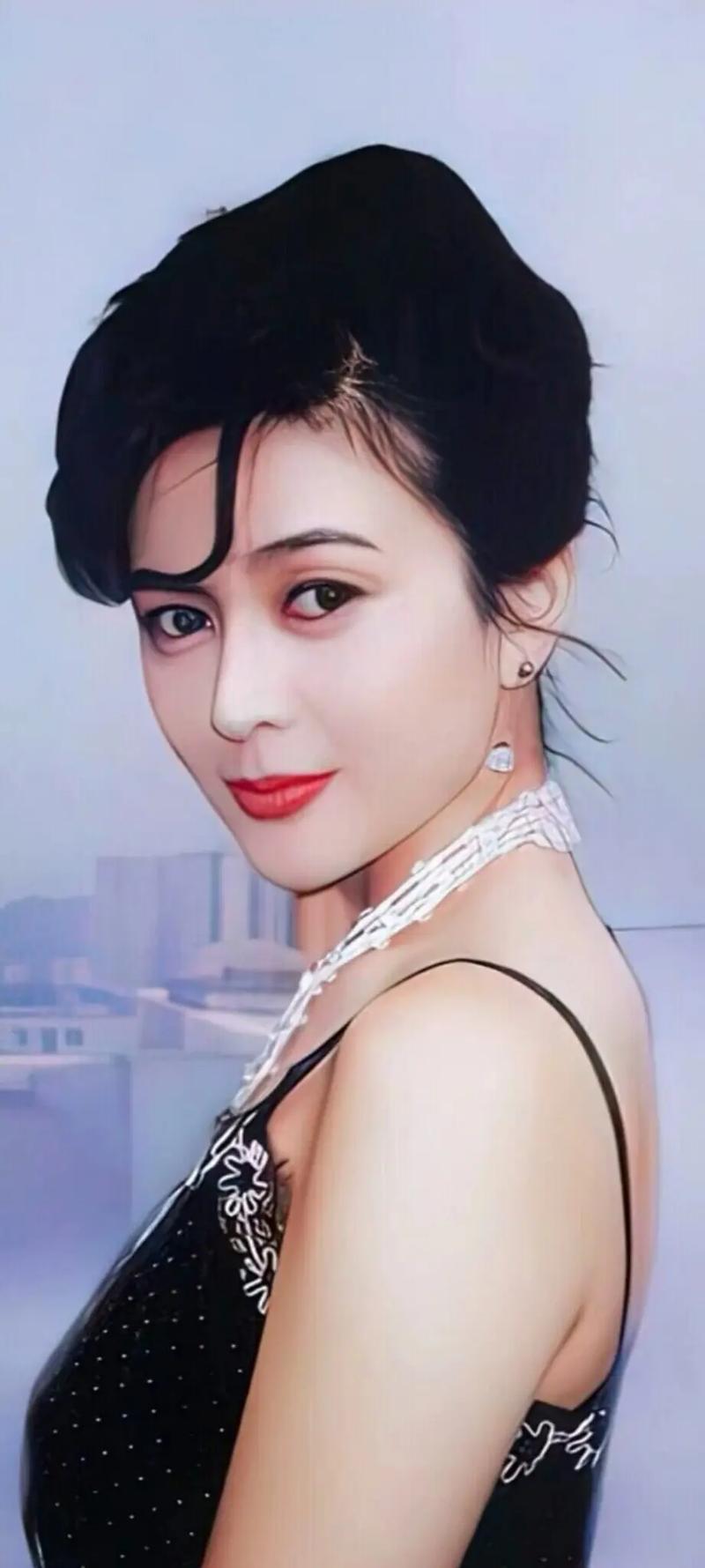 关之琳付出最大的_关之琳对时尚界的影响与贡献_关之琳热议