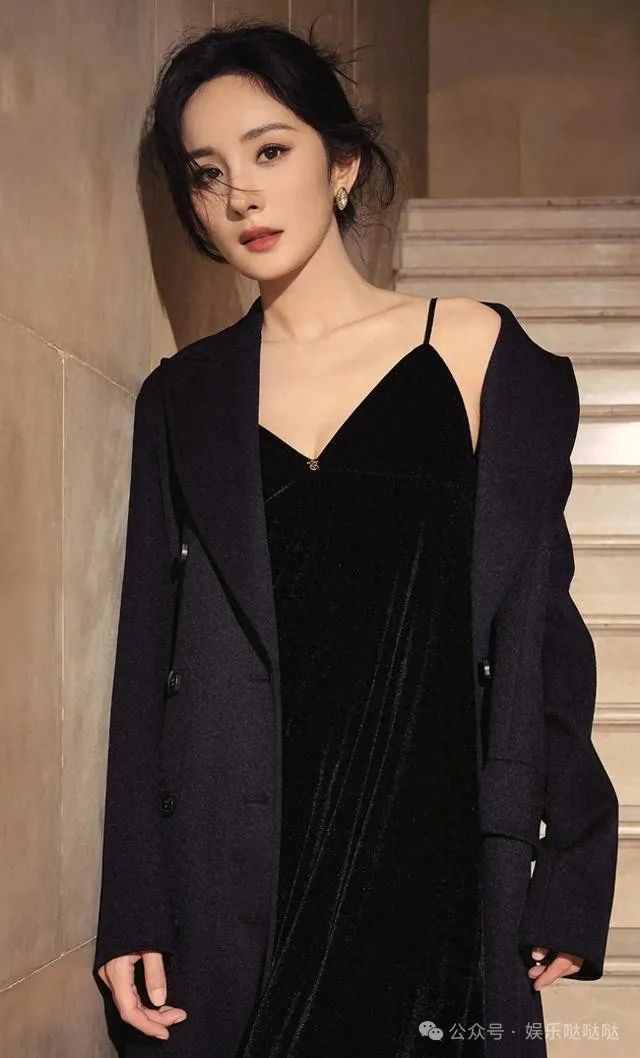 杨幂代言维密睡衣引发争议：我们需要如此完美的审美标准吗？