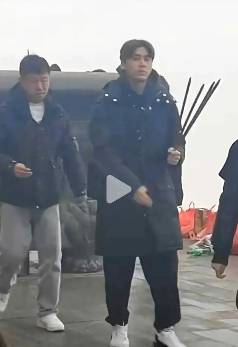 李易峰参与慈善活动，传递正能量_李易峰慈善事业_李易峰公益
