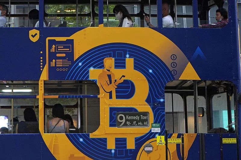 刘晓春与肖蕾探讨加密货币在金融领域的应用路径与黄金三重优势的启示